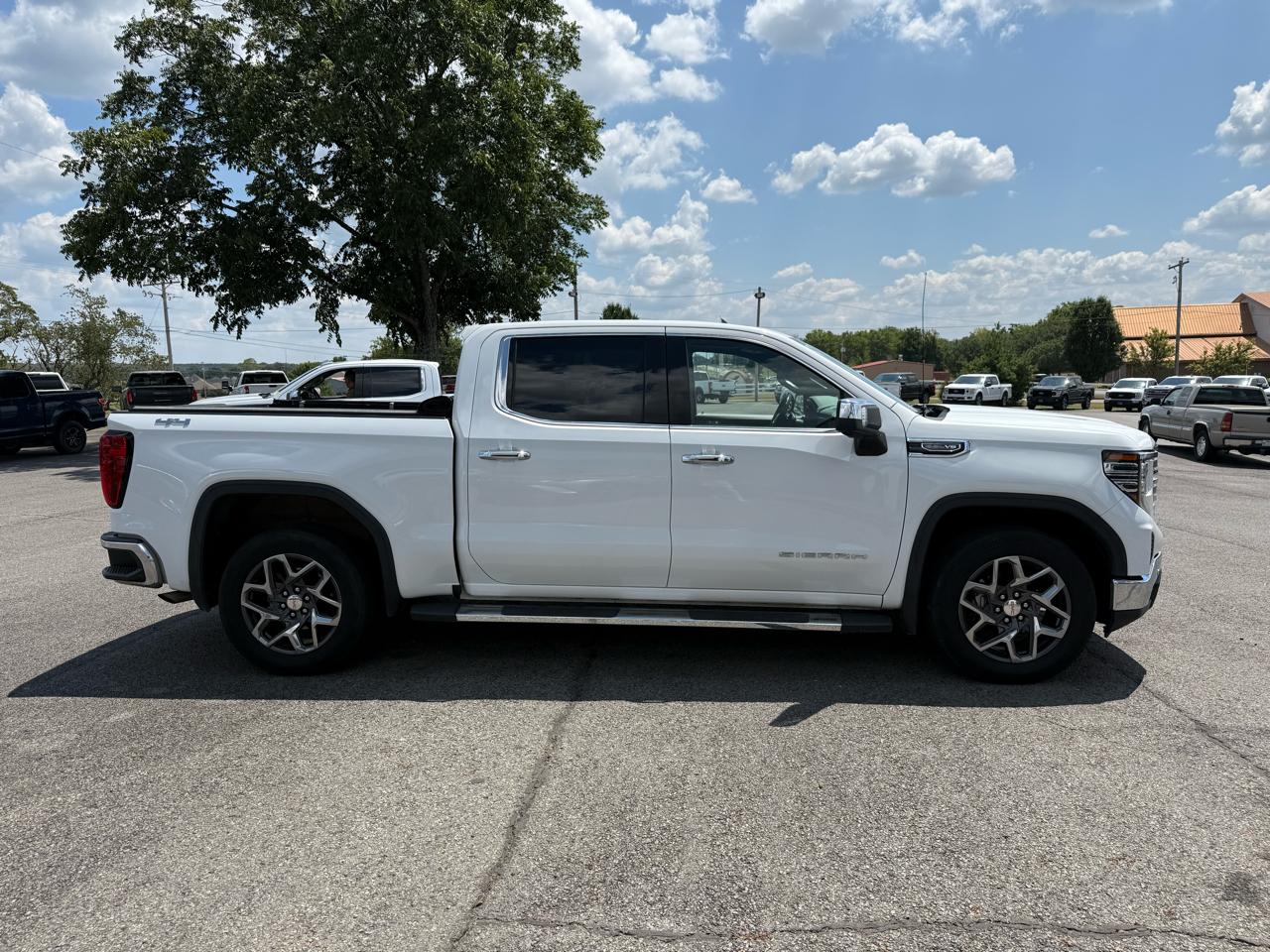 GMC Sierra 1500 SLT Crew Cab 4WD 2022
