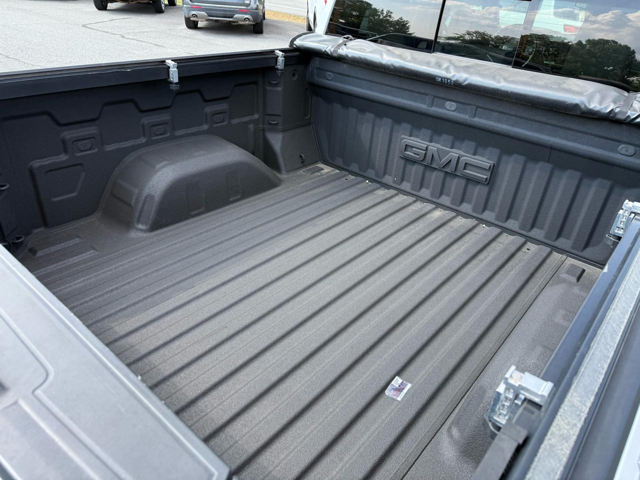 GMC Sierra 1500 SLT Crew Cab 4WD 2022