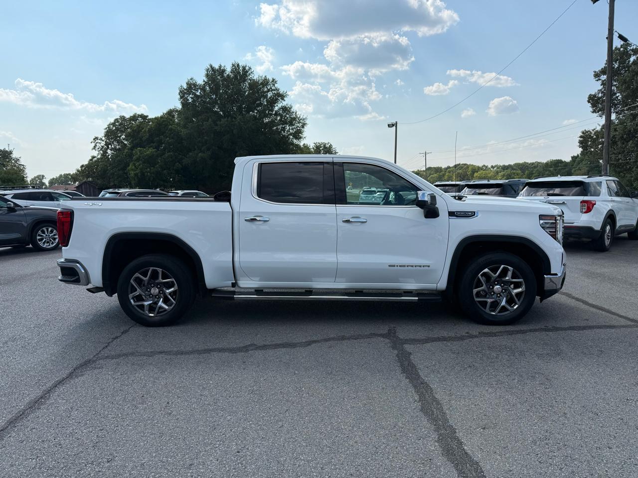 GMC Sierra 1500 SLT Crew Cab 4WD 2022