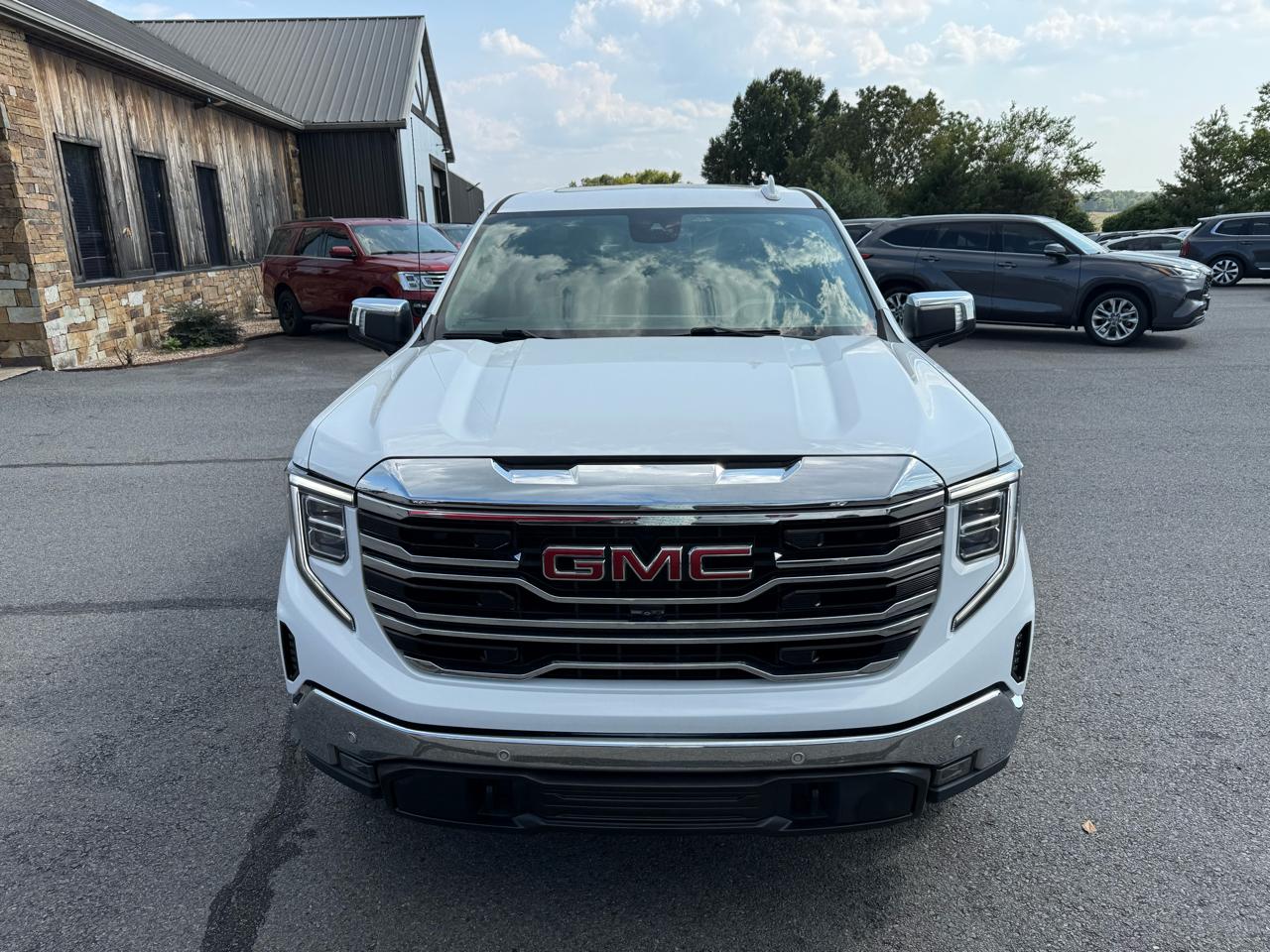 GMC Sierra 1500 SLT Crew Cab 4WD 2022