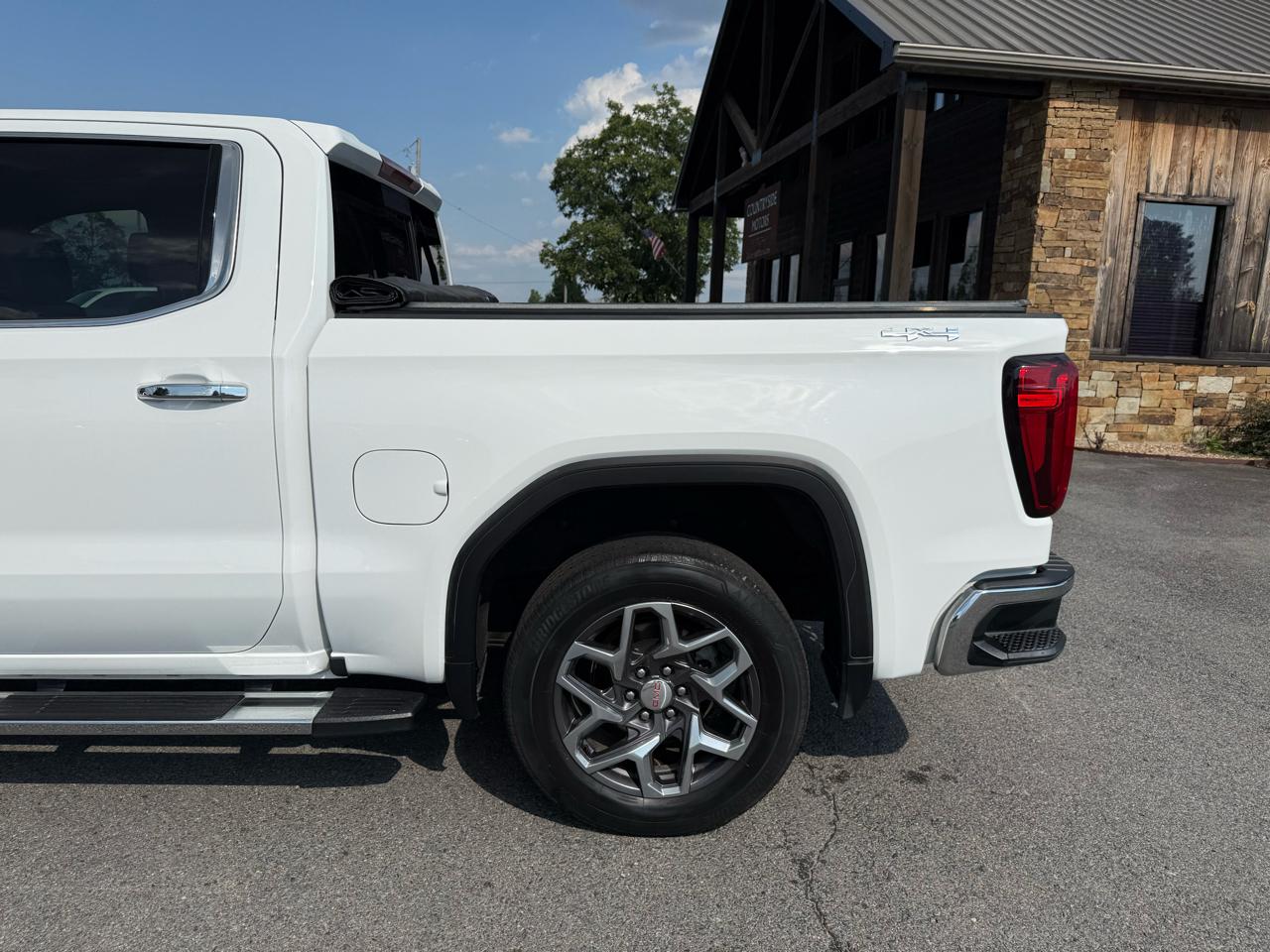 GMC Sierra 1500 SLT Crew Cab 4WD 2022