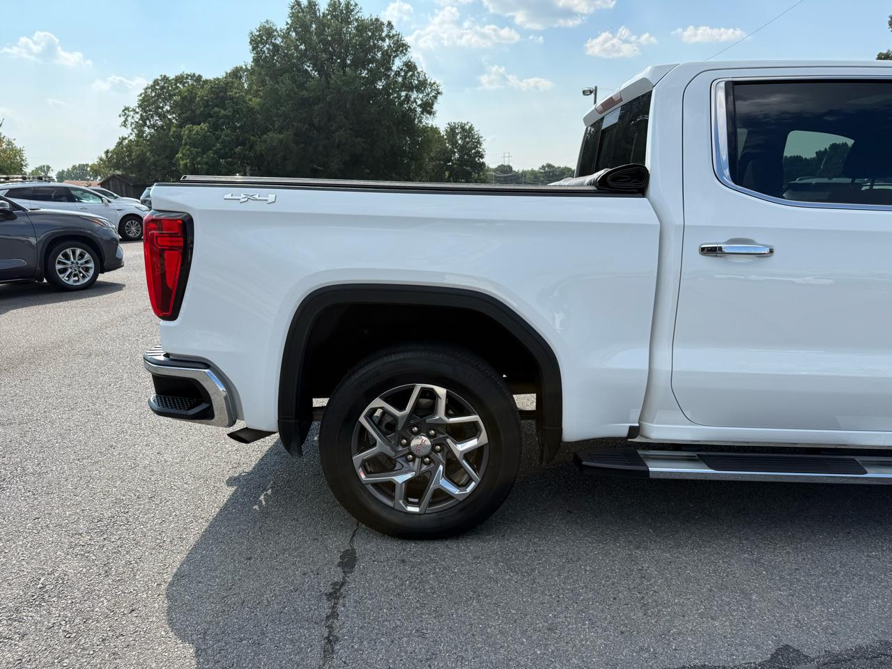GMC Sierra 1500 SLT Crew Cab 4WD 2022