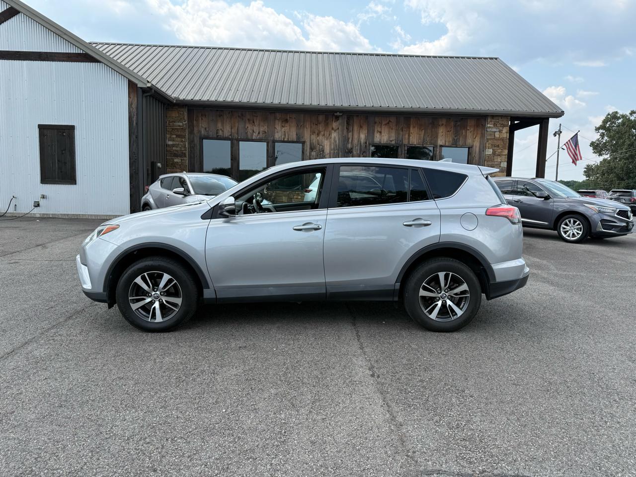 Toyota RAV4 XLE FWD 2018