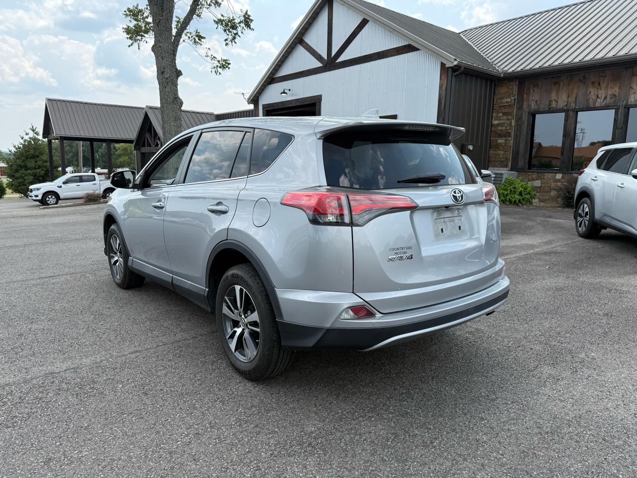 Toyota RAV4 XLE FWD 2018