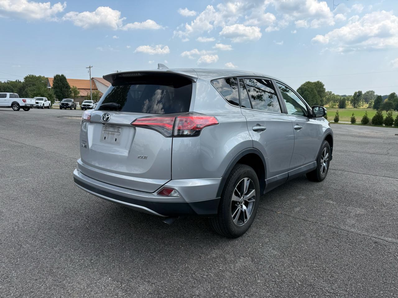 Toyota RAV4 XLE FWD 2018