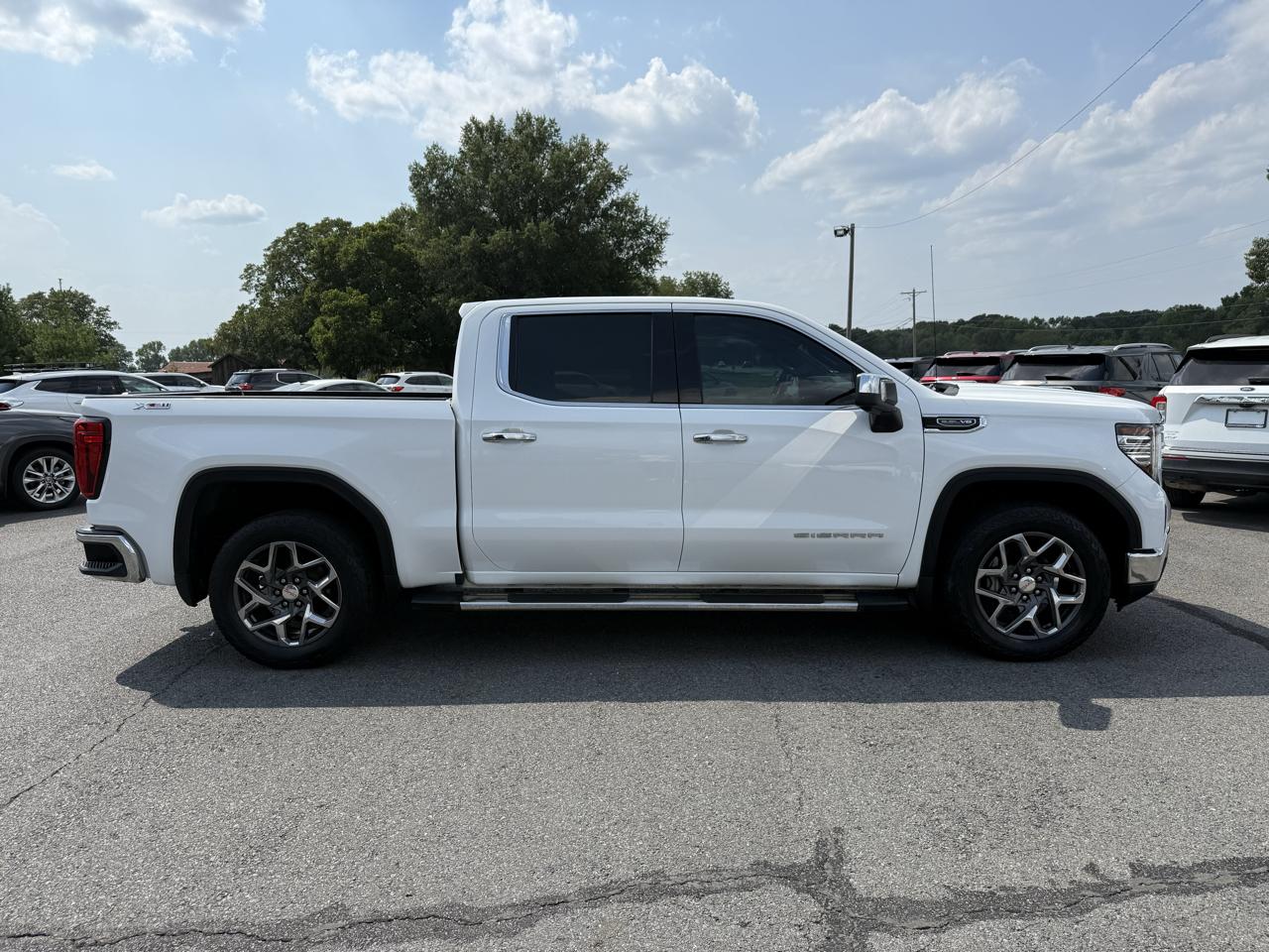 GMC Sierra 1500 SLT Crew Cab 4WD 2022