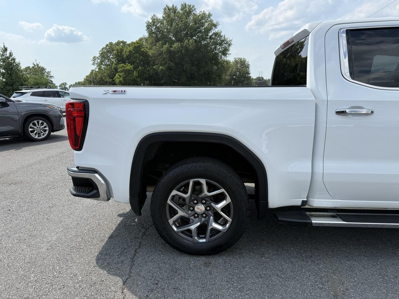 GMC Sierra 1500 SLT Crew Cab 4WD 2022