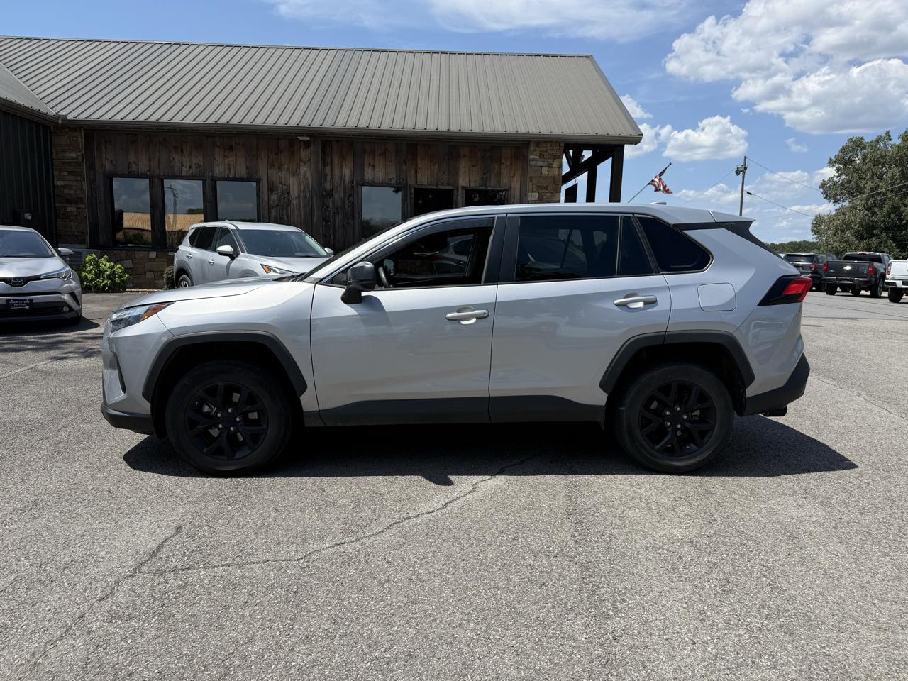 Toyota RAV4 LE 2024