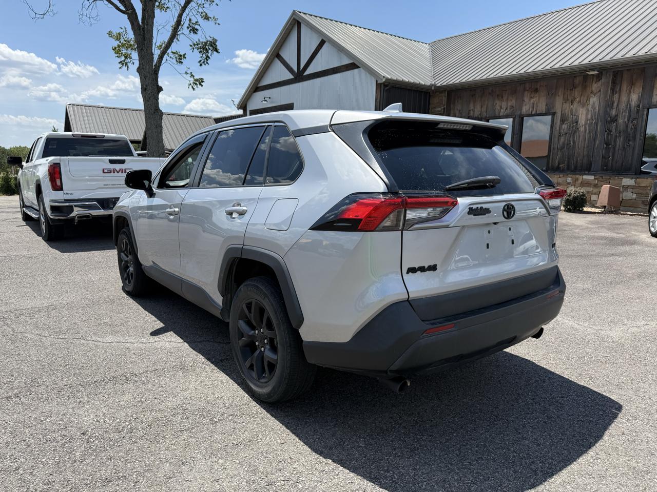 Toyota RAV4 LE 2024