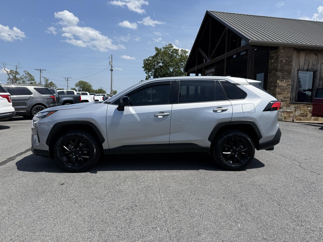 Toyota RAV4 LE 2024