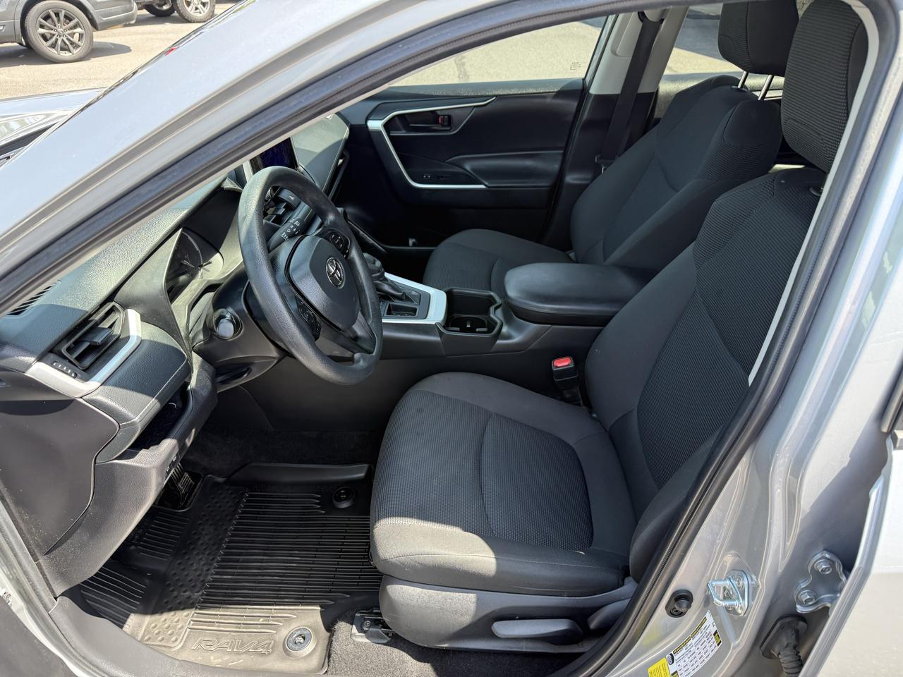 Toyota RAV4 LE 2024