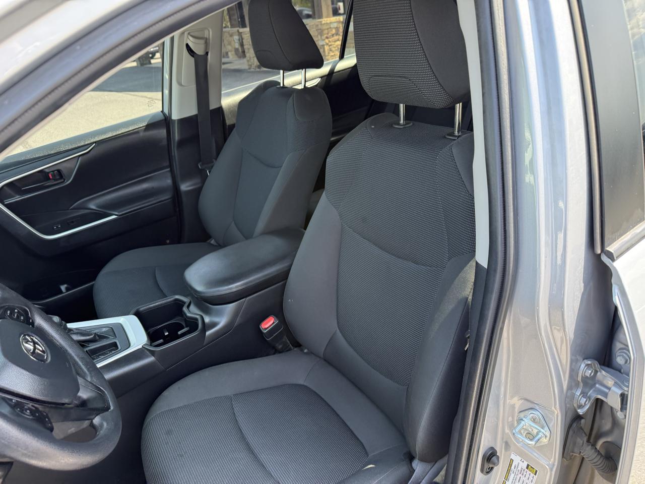 Toyota RAV4 LE 2024