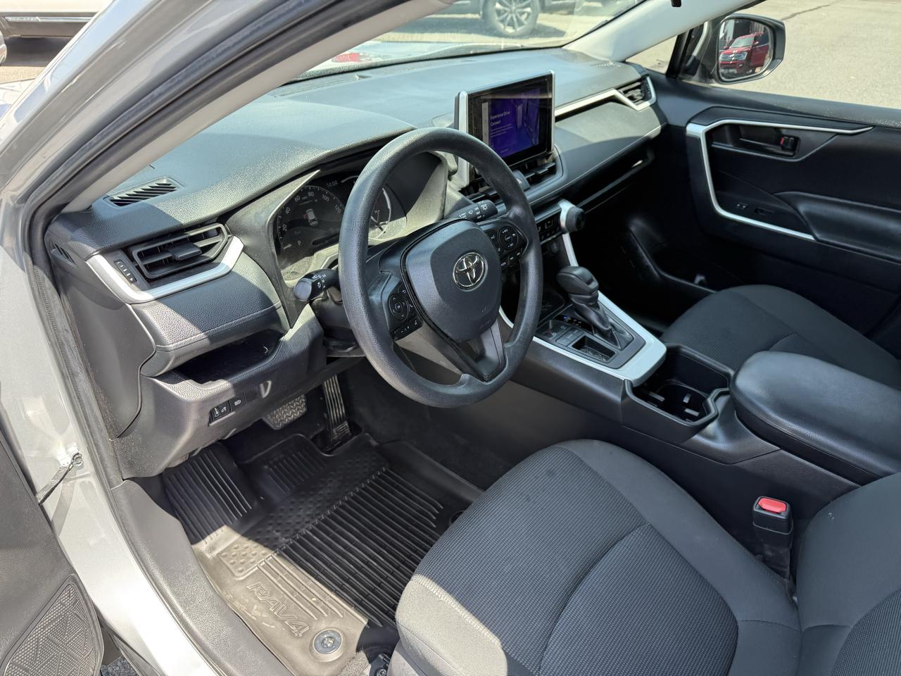 Toyota RAV4 LE 2024