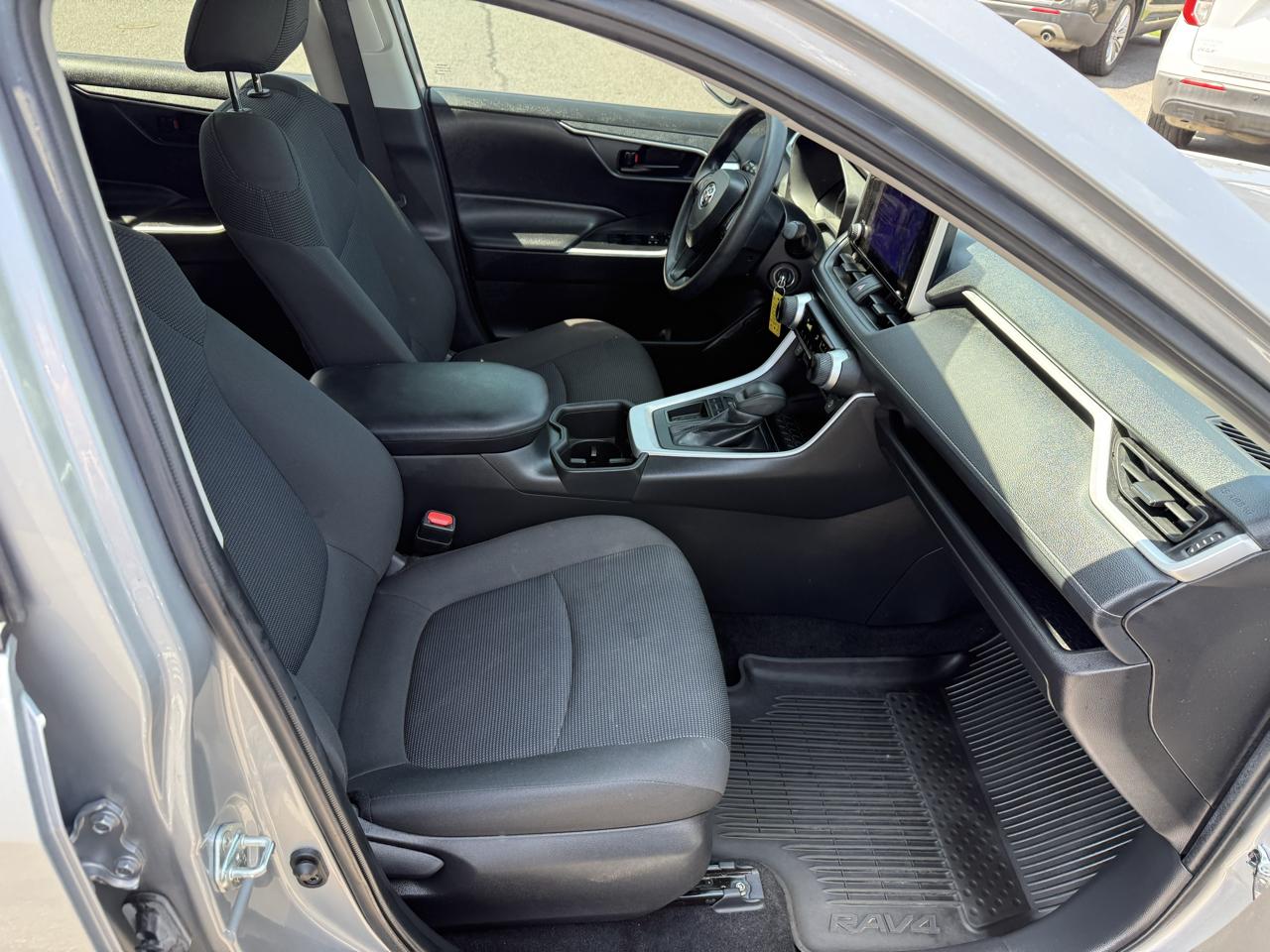 Toyota RAV4 LE 2024