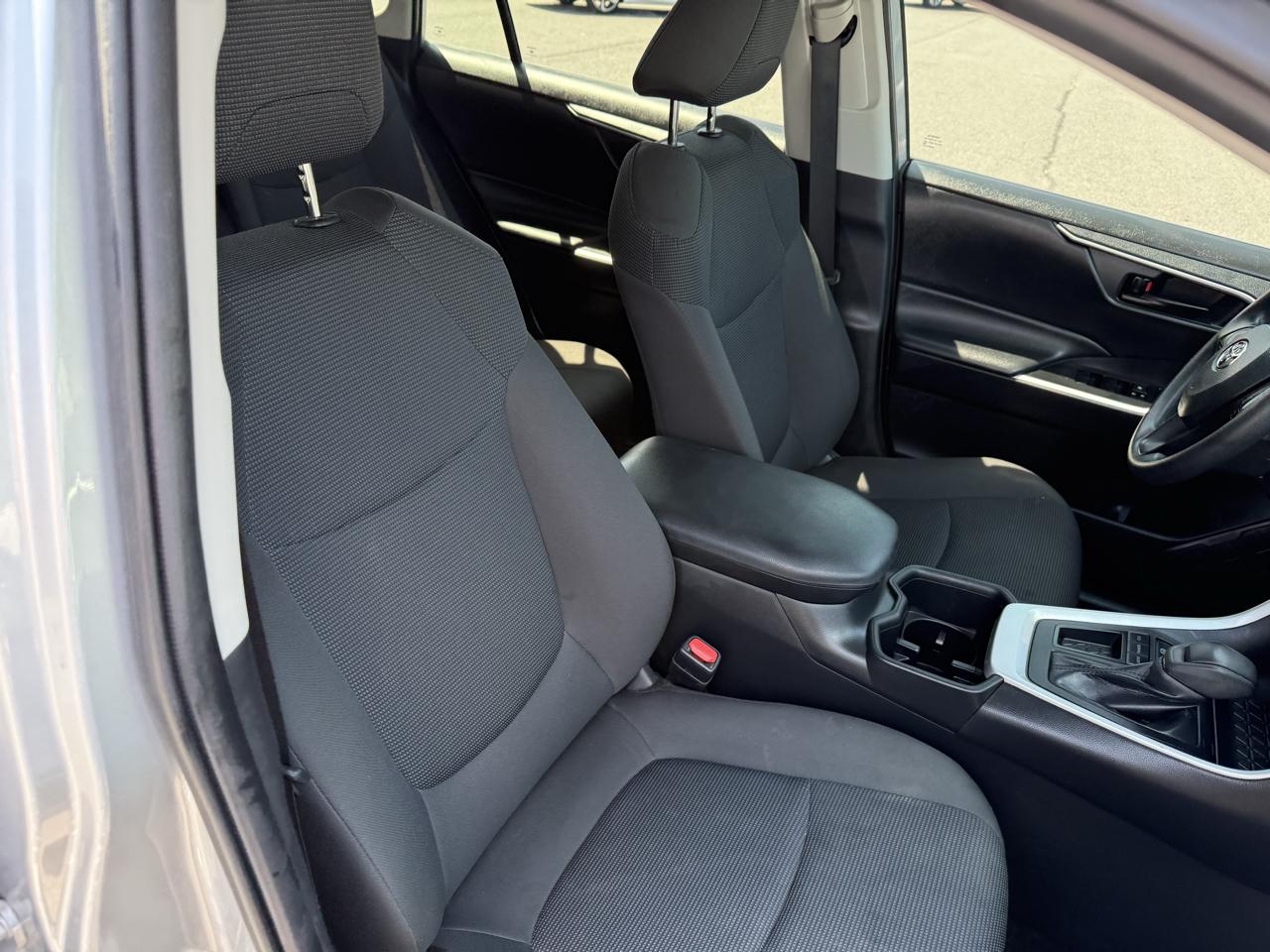 Toyota RAV4 LE 2024