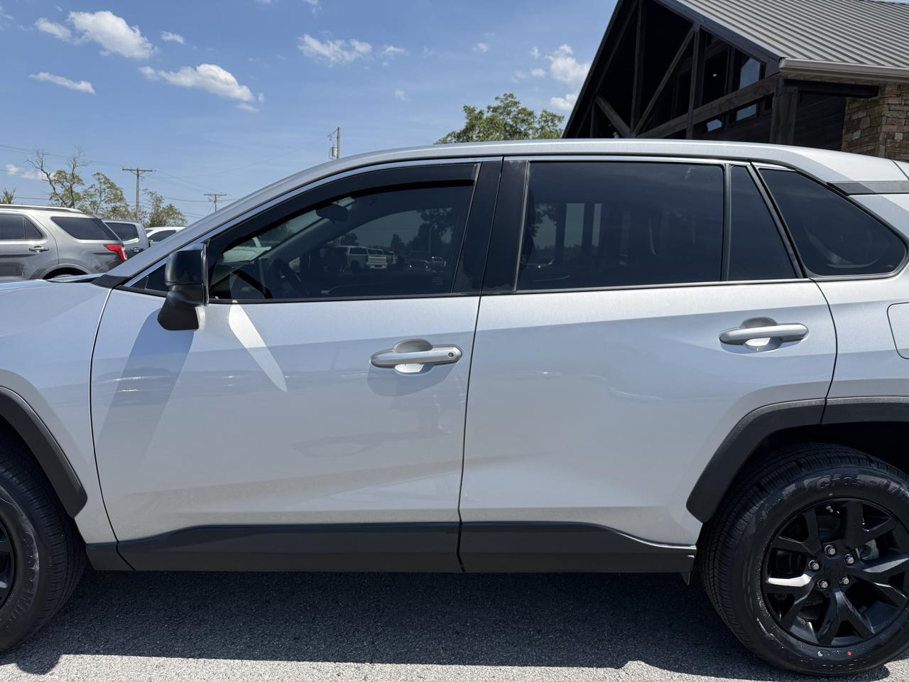 Toyota RAV4 LE 2024