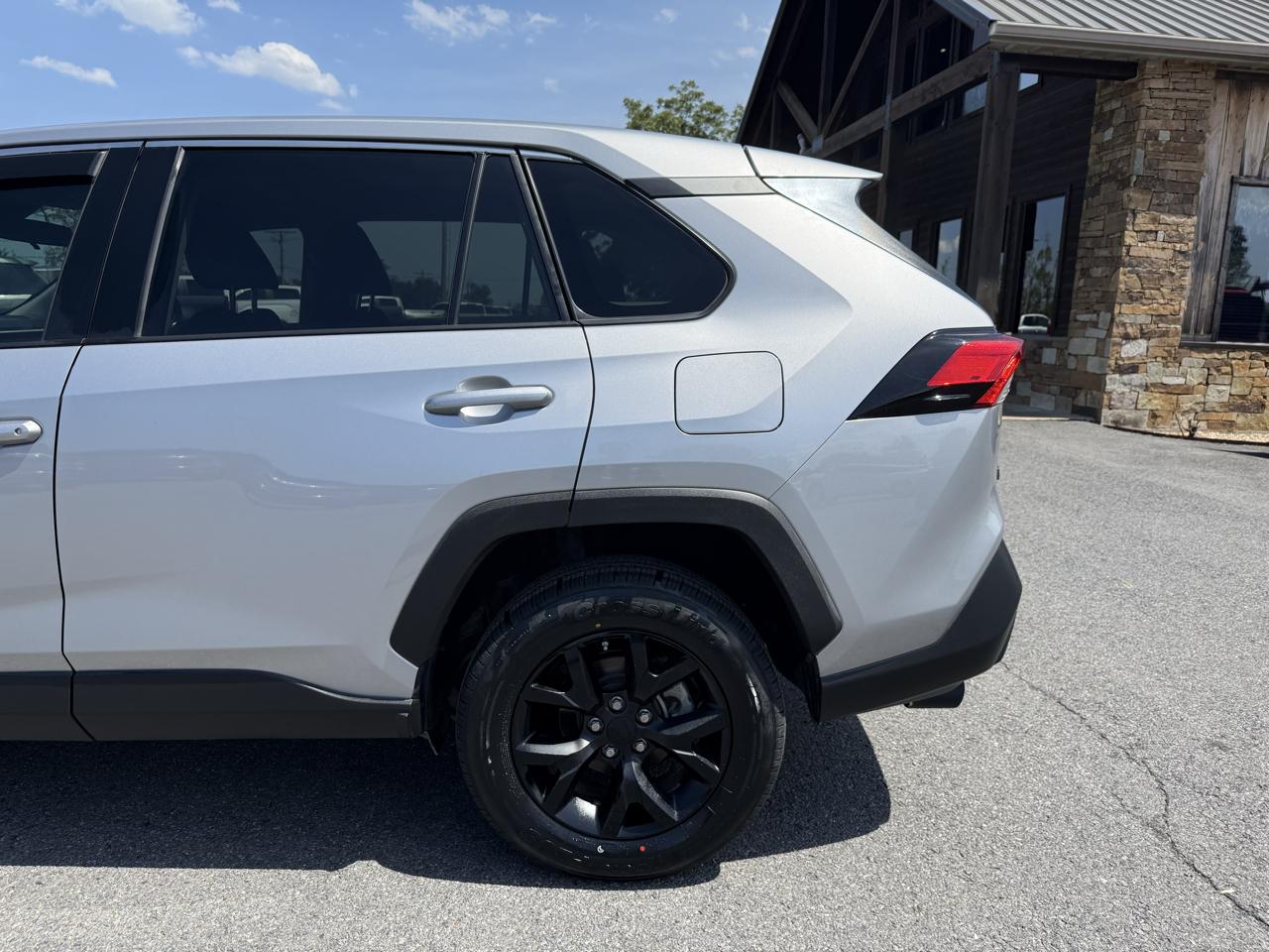 Toyota RAV4 LE 2024