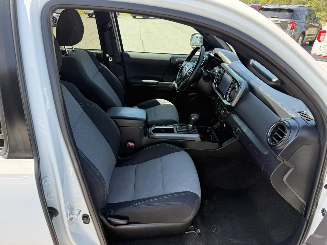 Toyota Tacoma TRD Off Road Double Cab 5' Bed V6 4x2 AT (Natl) 2021