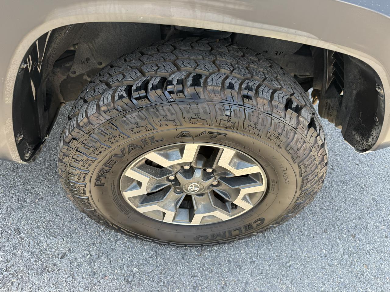 Toyota Tacoma TRD Off Road Double Cab 5' Bed V6 4x2 AT (Natl) 2021