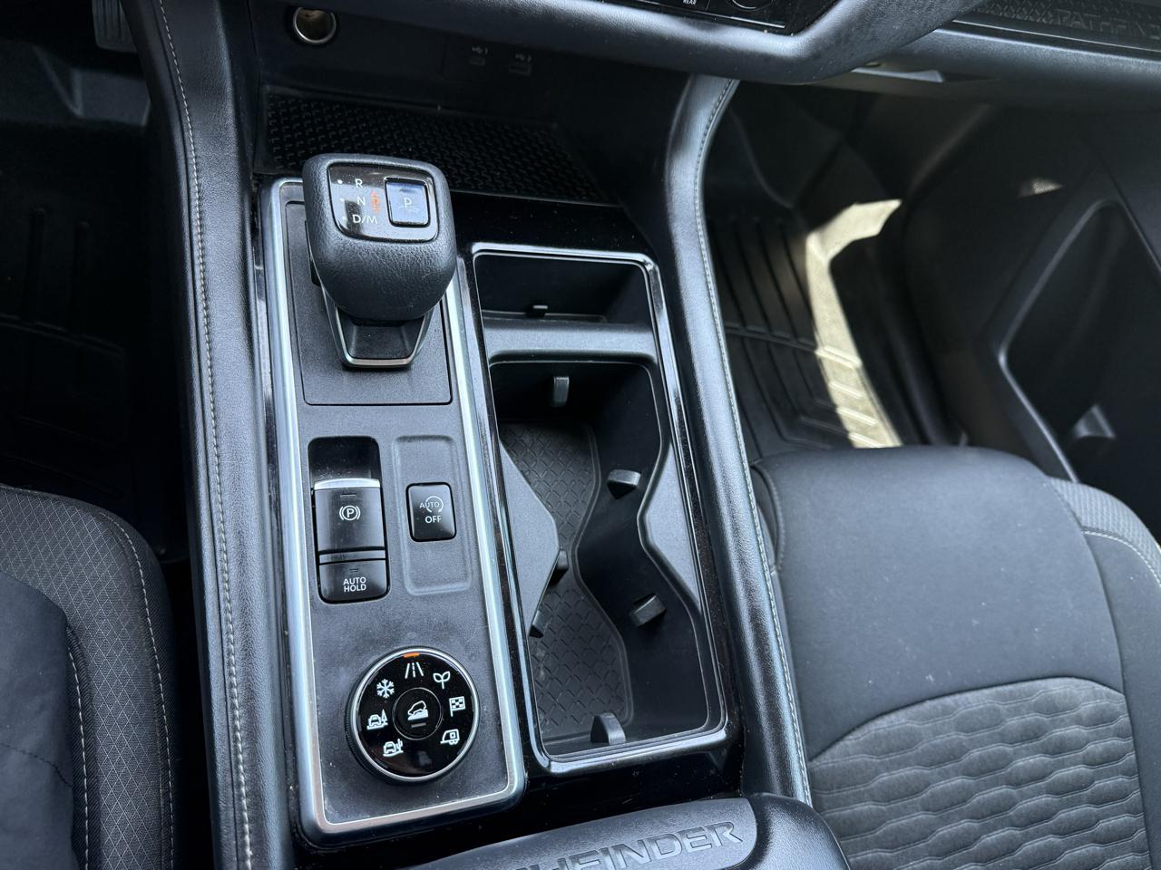 Nissan Pathfinder SV 4WD 2022