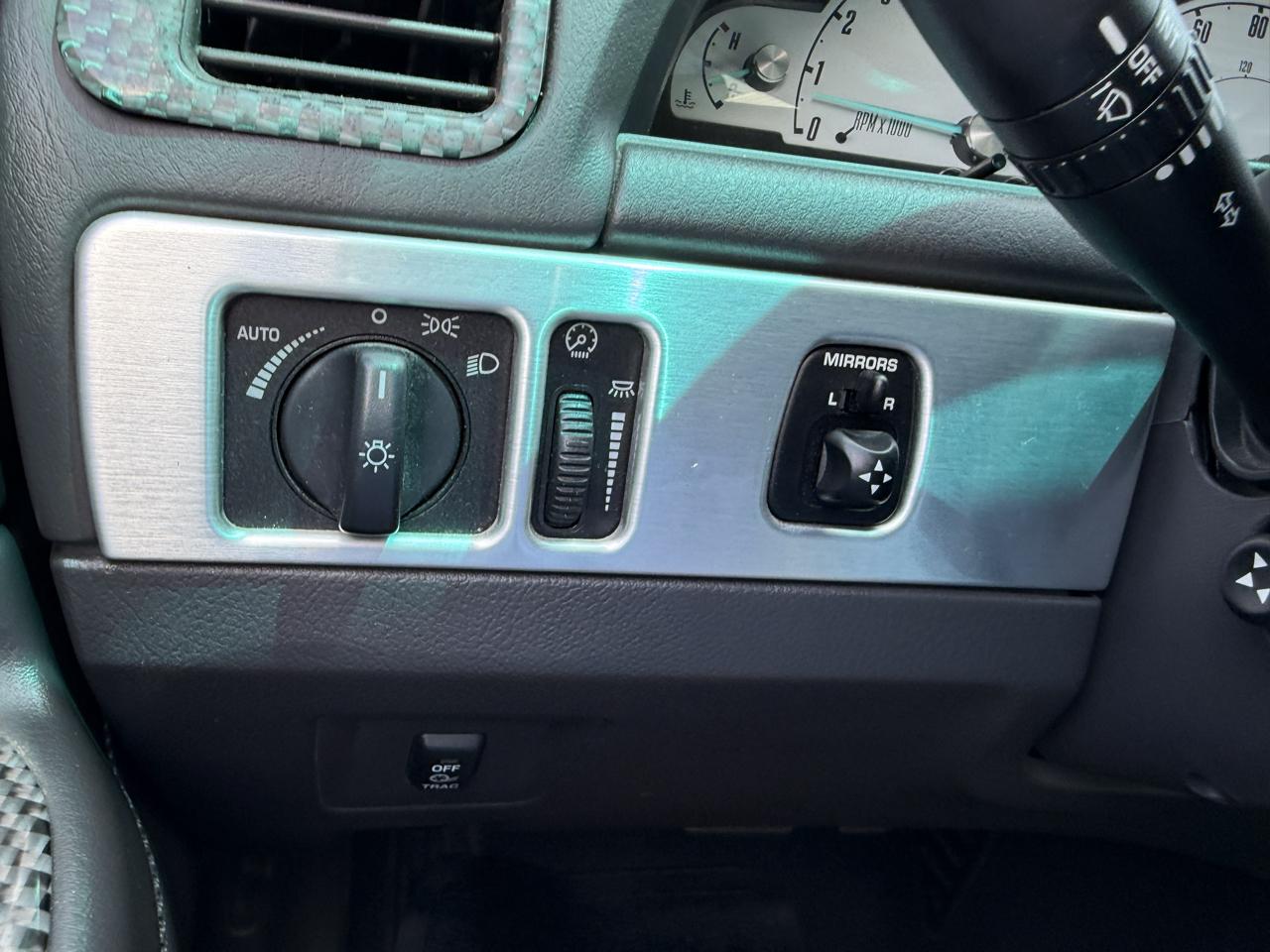 Ford Thunderbird Deluxe 2002