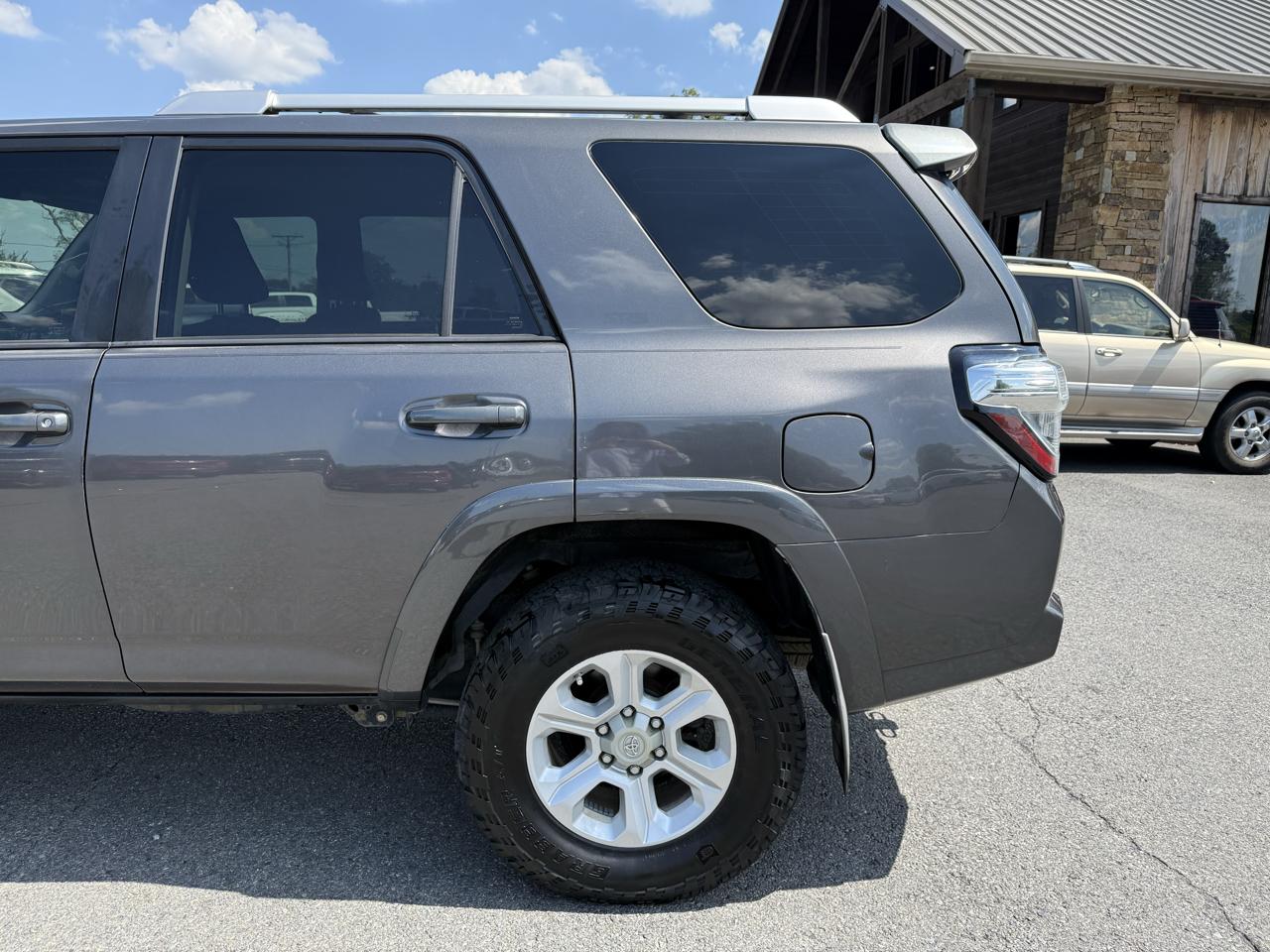 Toyota 4Runner SR5 2WD 2014