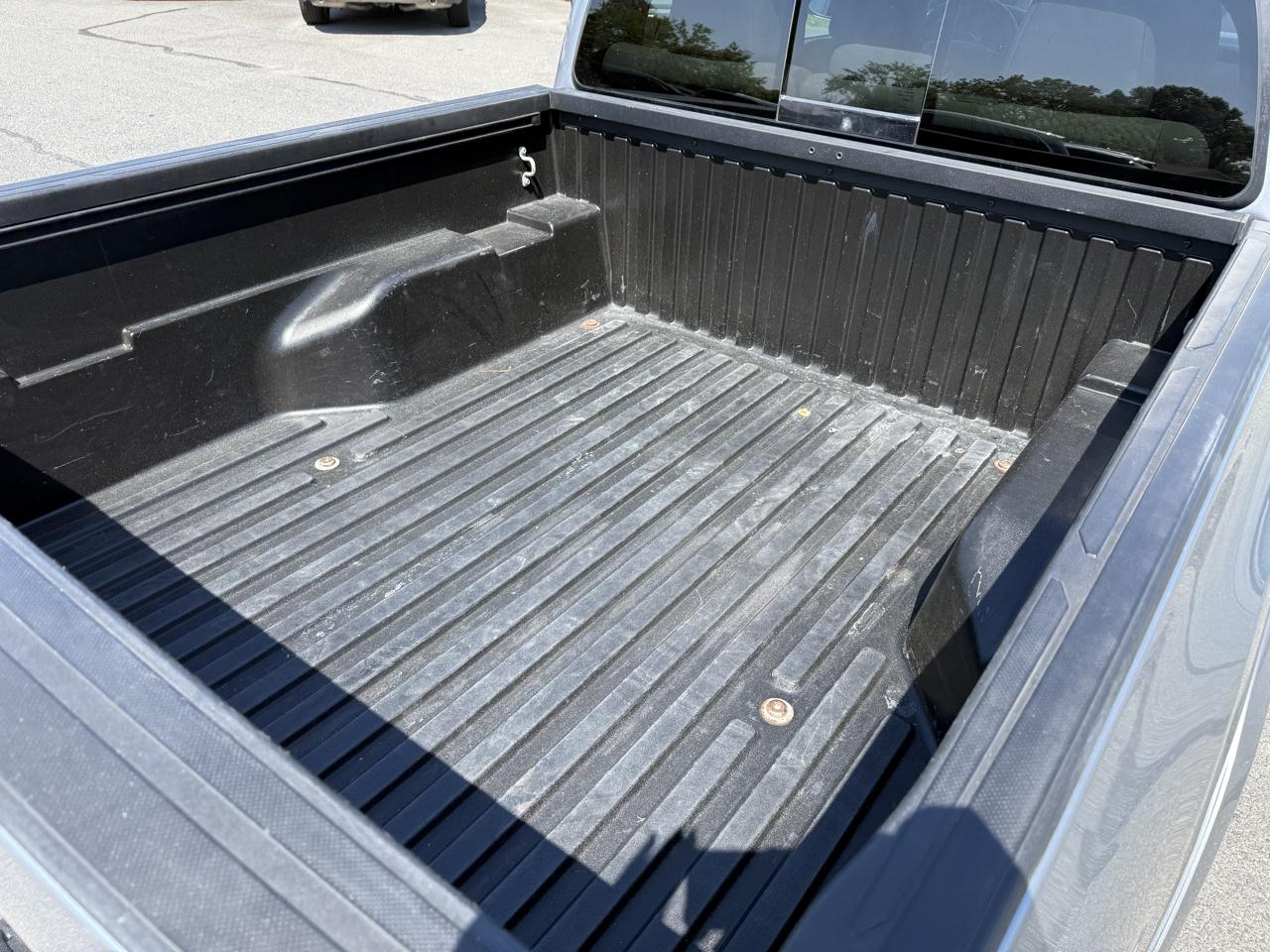 Toyota Tacoma SR5 Double Cab 5' Bed V6 4x2 AT (Natl) 2020