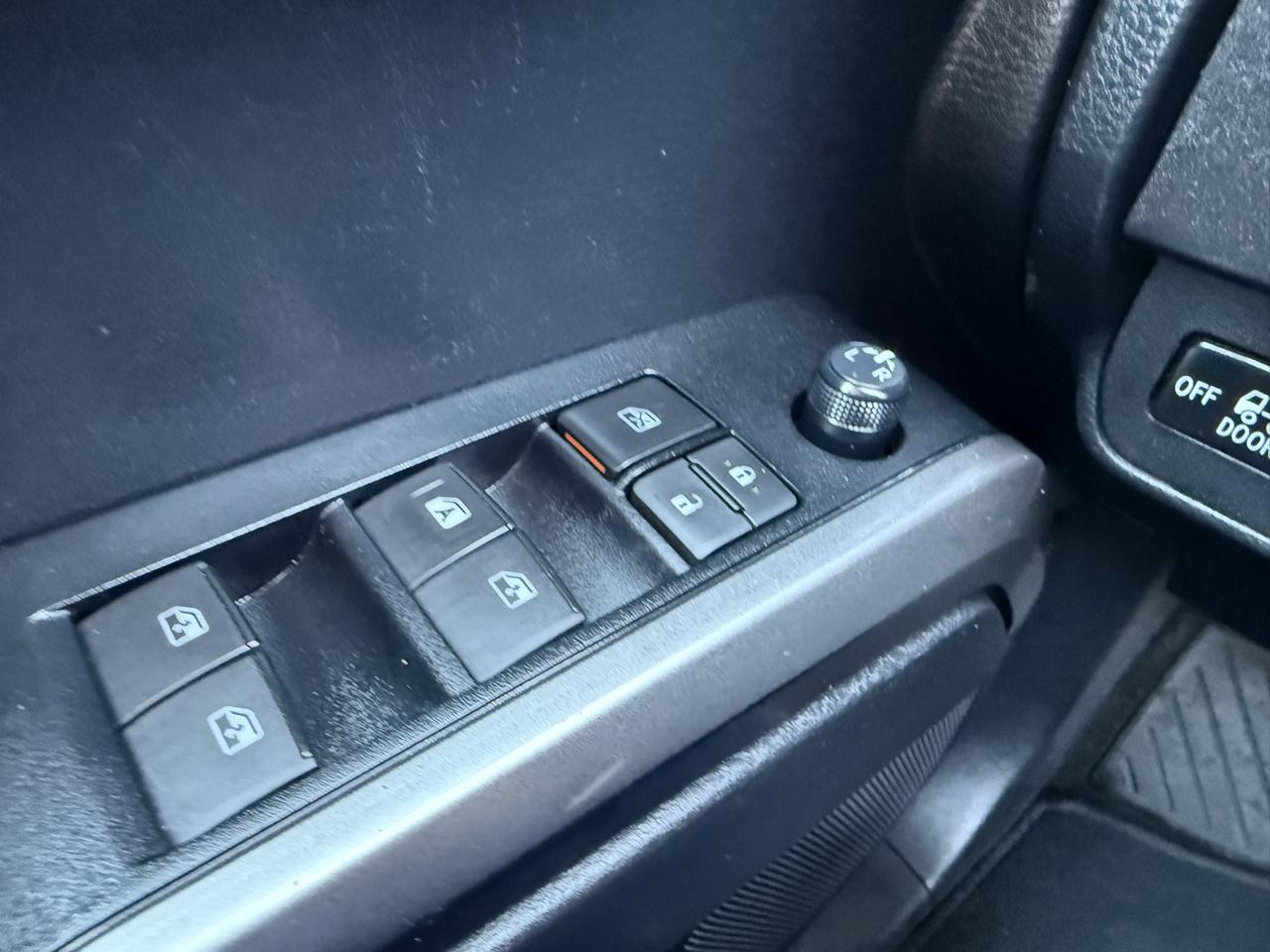 Toyota Tacoma SR5 Double Cab 5' Bed V6 4x2 AT (Natl) 2020