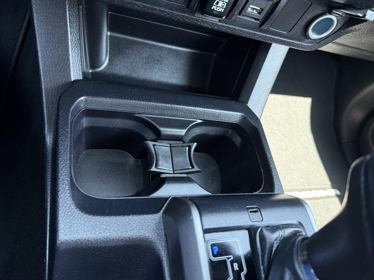 Toyota Tacoma SR5 Double Cab 5' Bed V6 4x2 AT (Natl) 2020