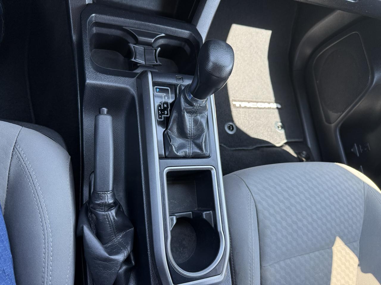 Toyota Tacoma SR5 Double Cab 5' Bed V6 4x2 AT (Natl) 2020