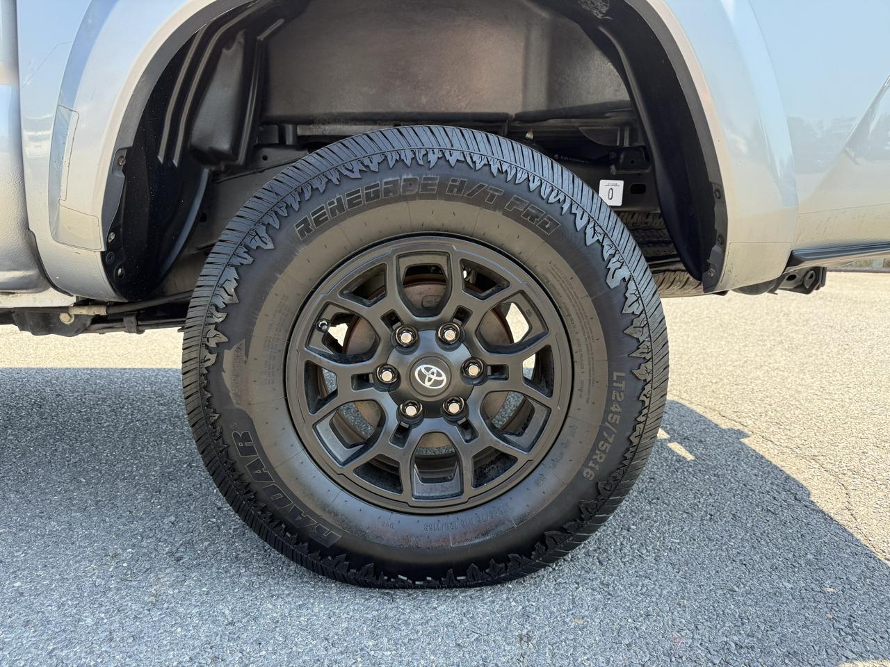 Toyota Tacoma SR5 Double Cab 5' Bed V6 4x2 AT (Natl) 2020