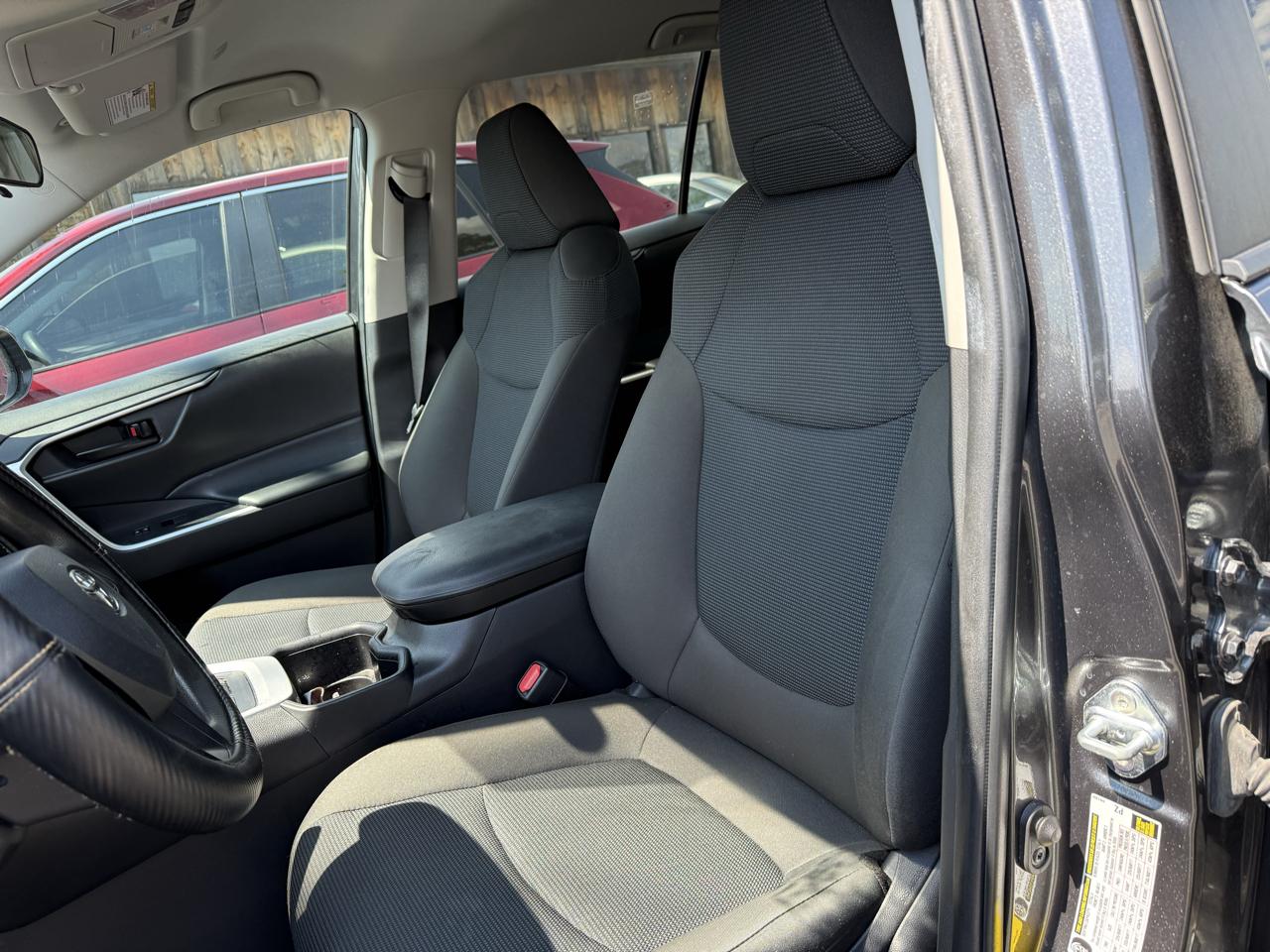Toyota RAV4 LE 2024