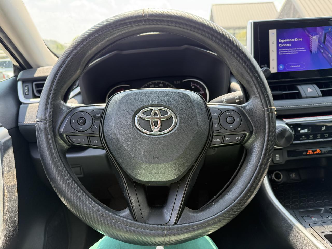 Toyota RAV4 LE 2024