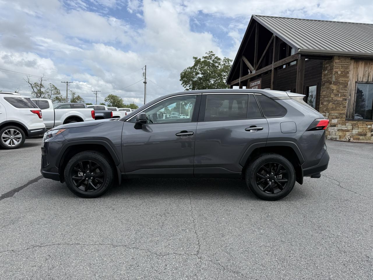 Toyota RAV4 LE 2024