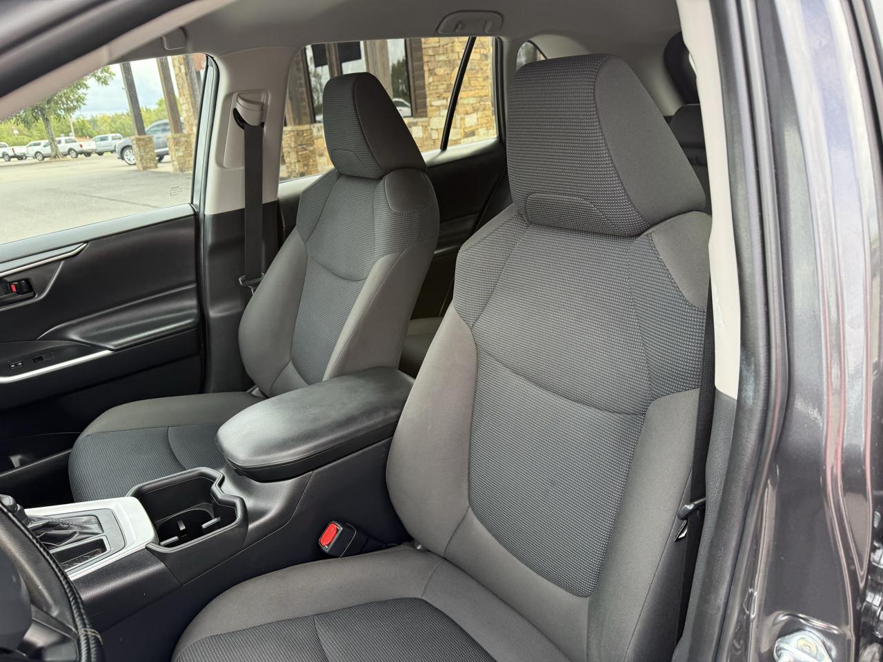 Toyota RAV4 LE 2024