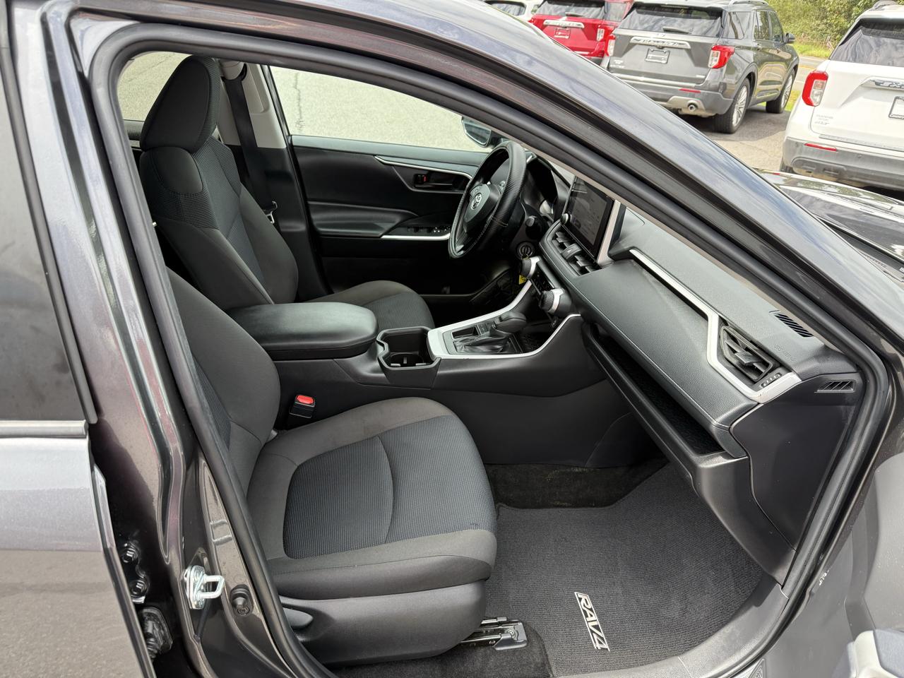 Toyota RAV4 LE 2024