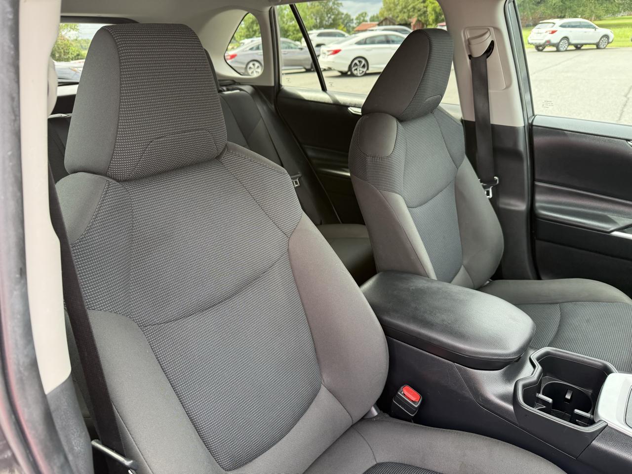 Toyota RAV4 LE 2024