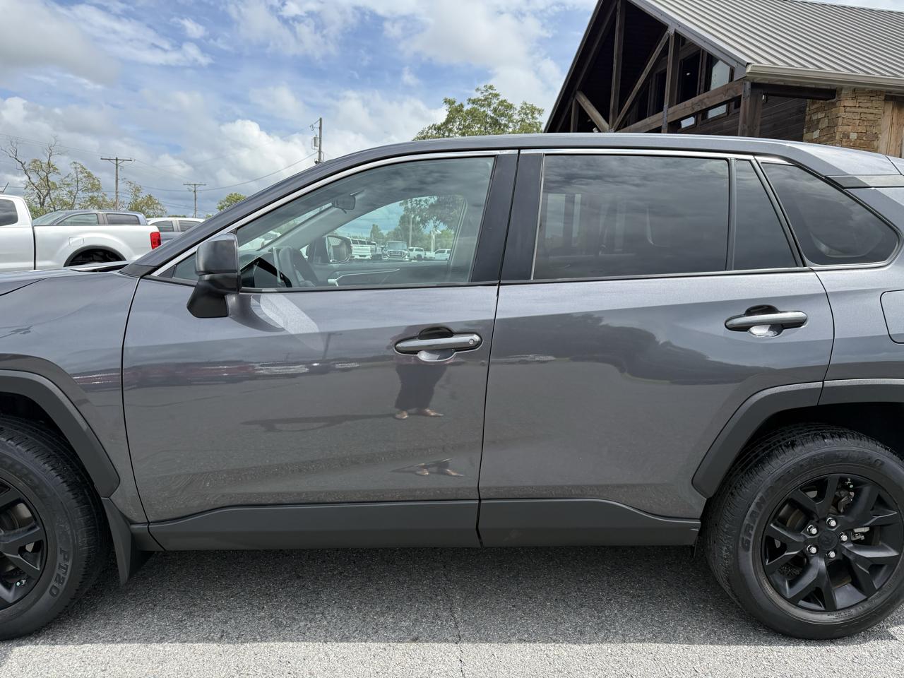 Toyota RAV4 LE 2024