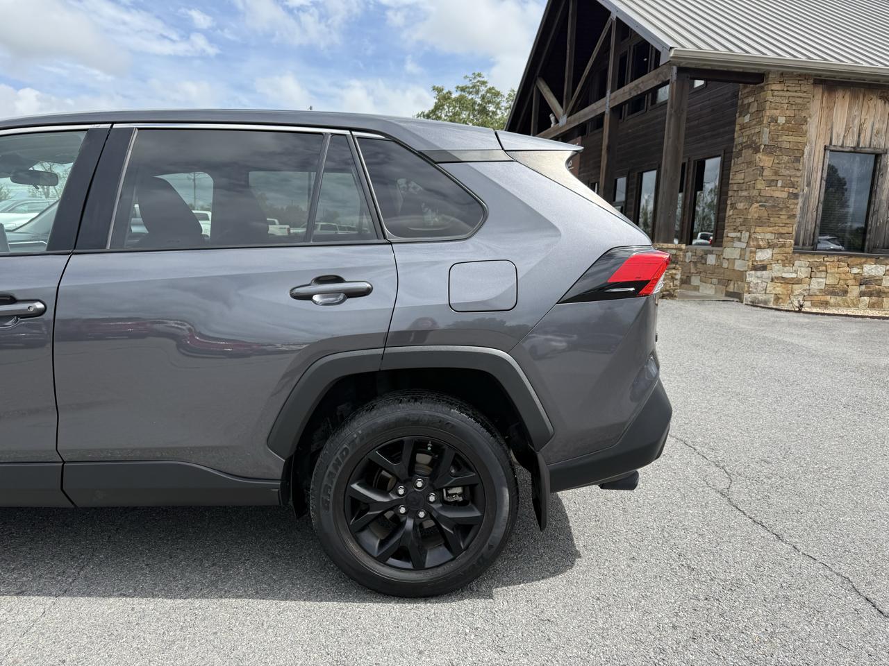 Toyota RAV4 LE 2024