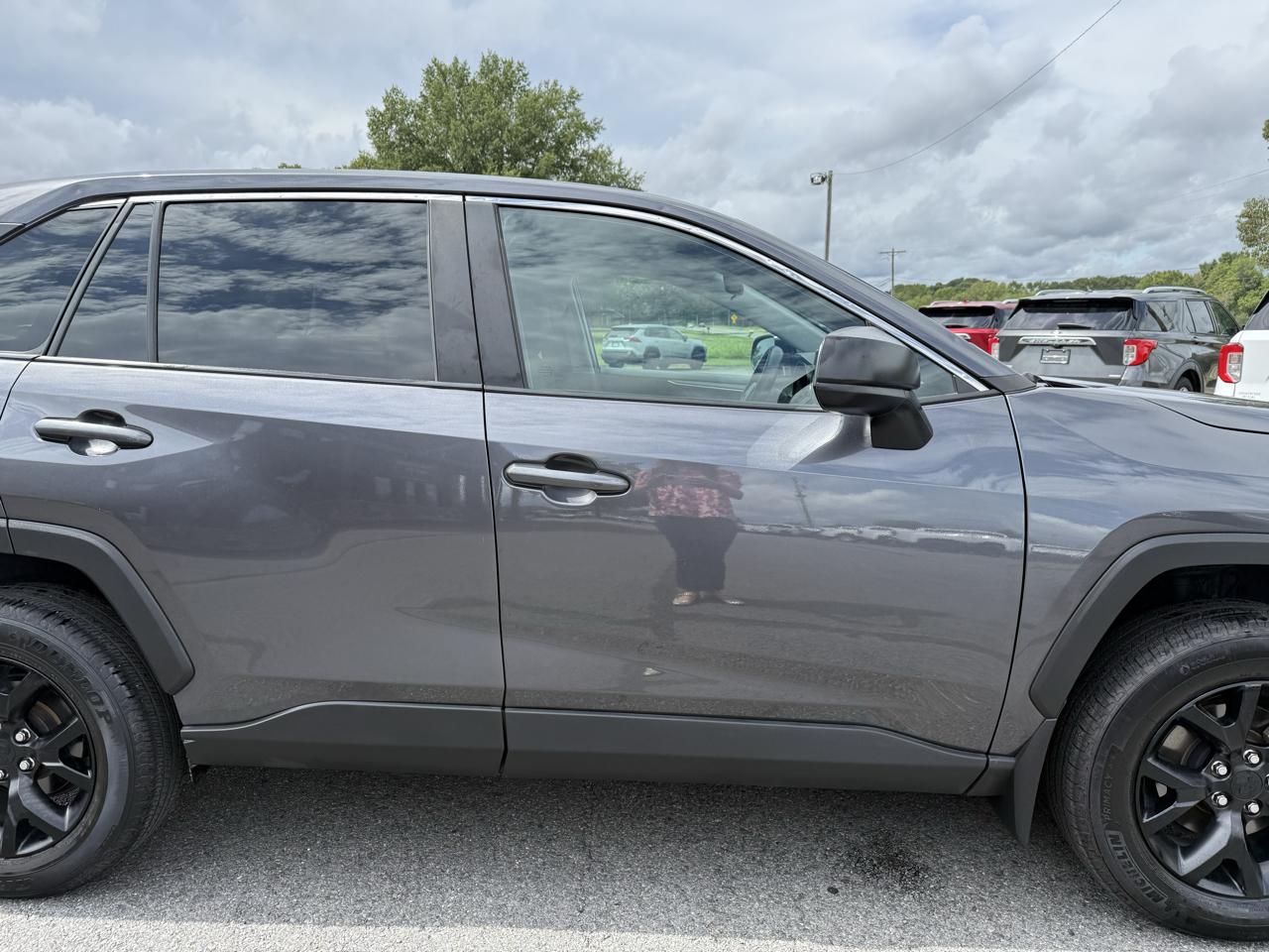 Toyota RAV4 LE 2024