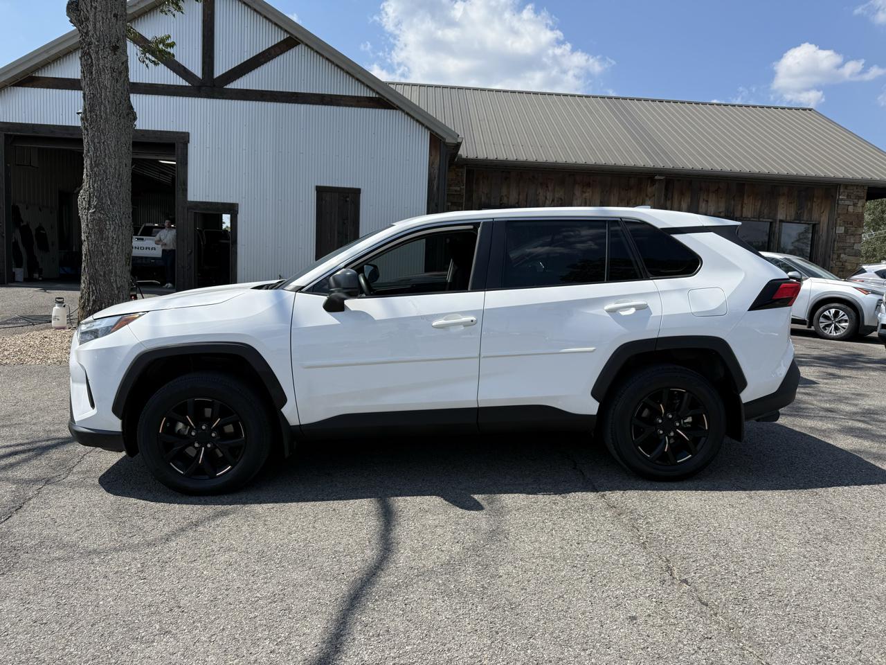 Toyota RAV4 LE 2023