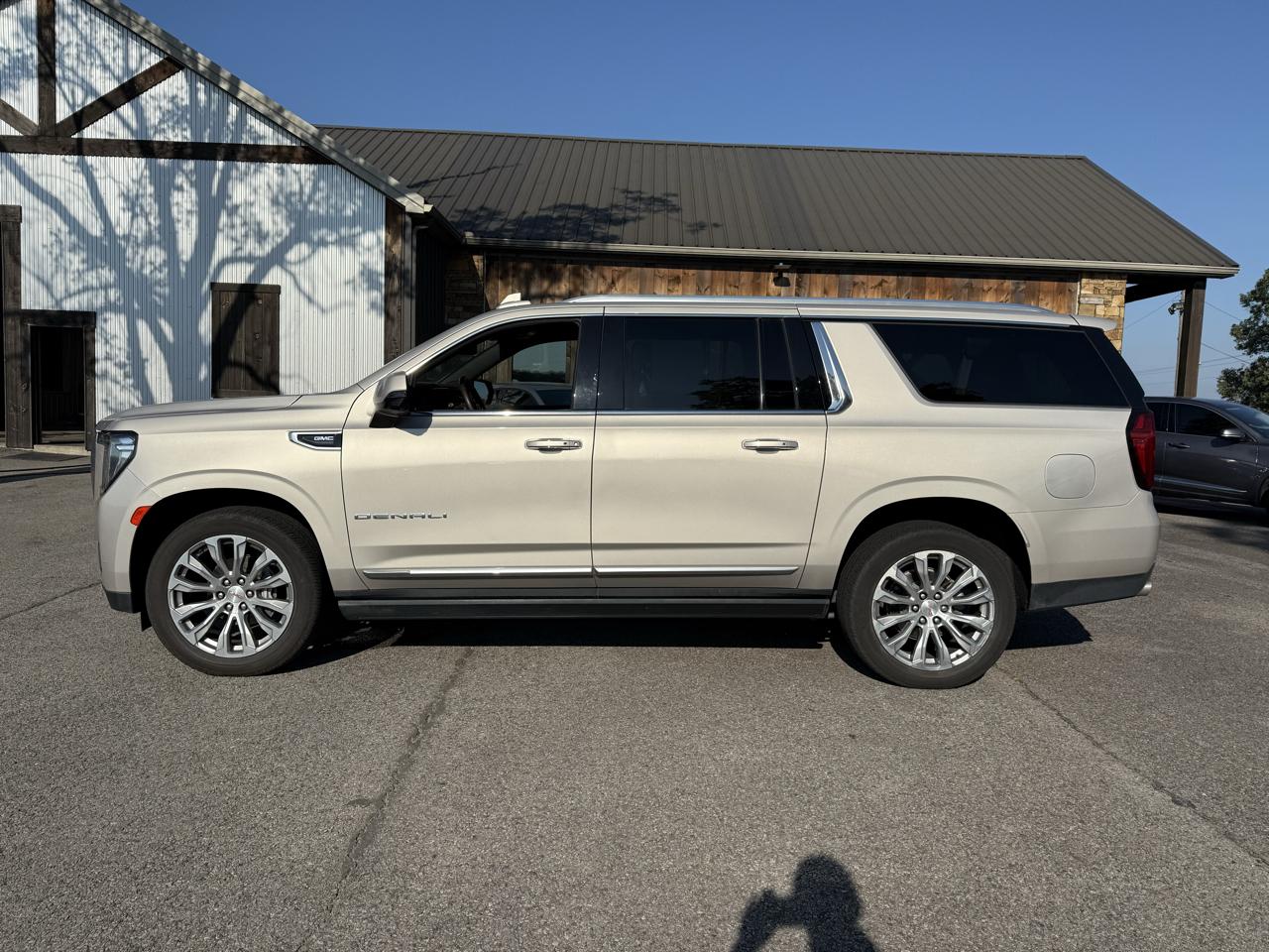GMC Yukon XL Denali 4WD 2023