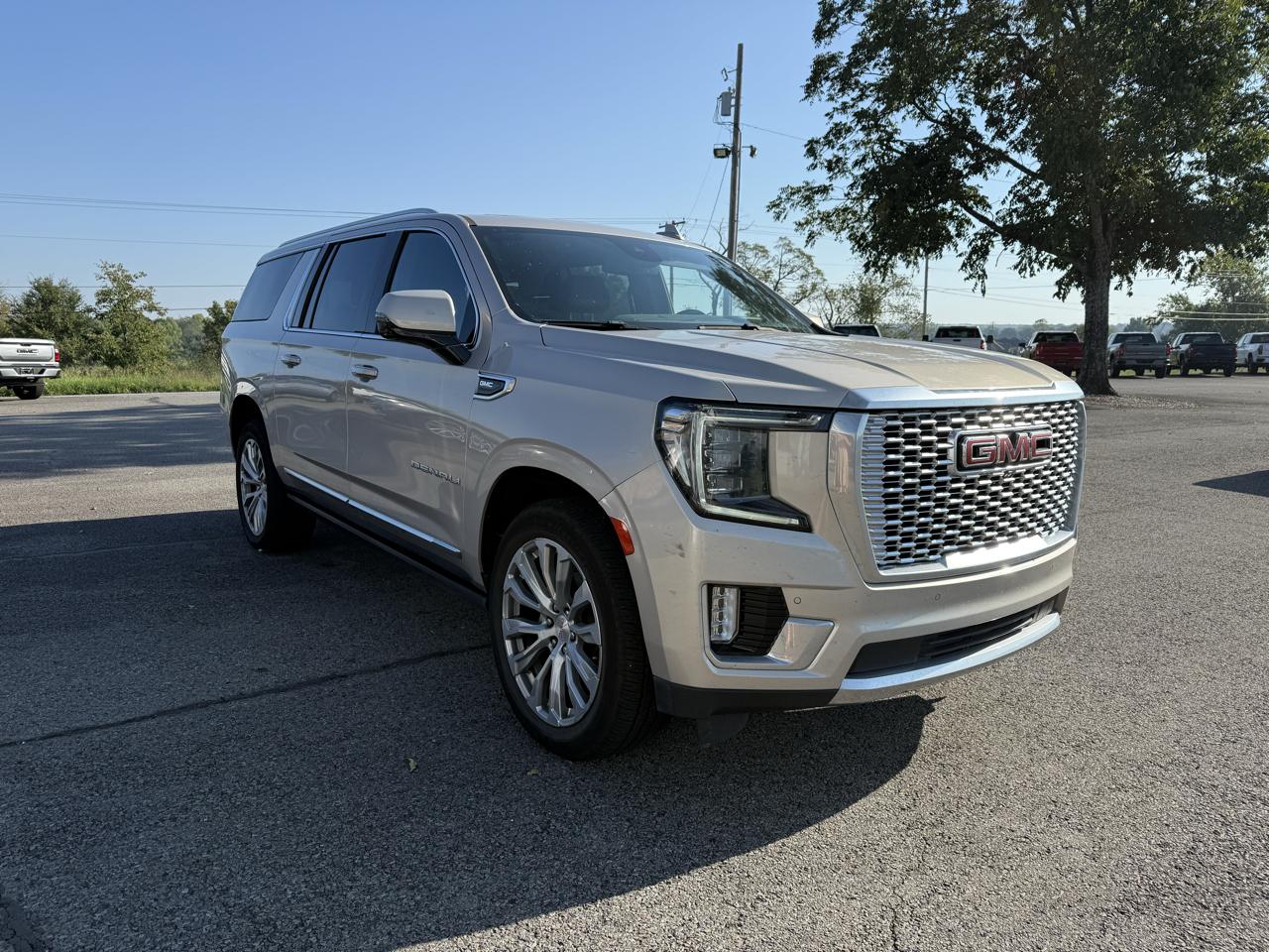 GMC Yukon XL Denali 4WD 2023