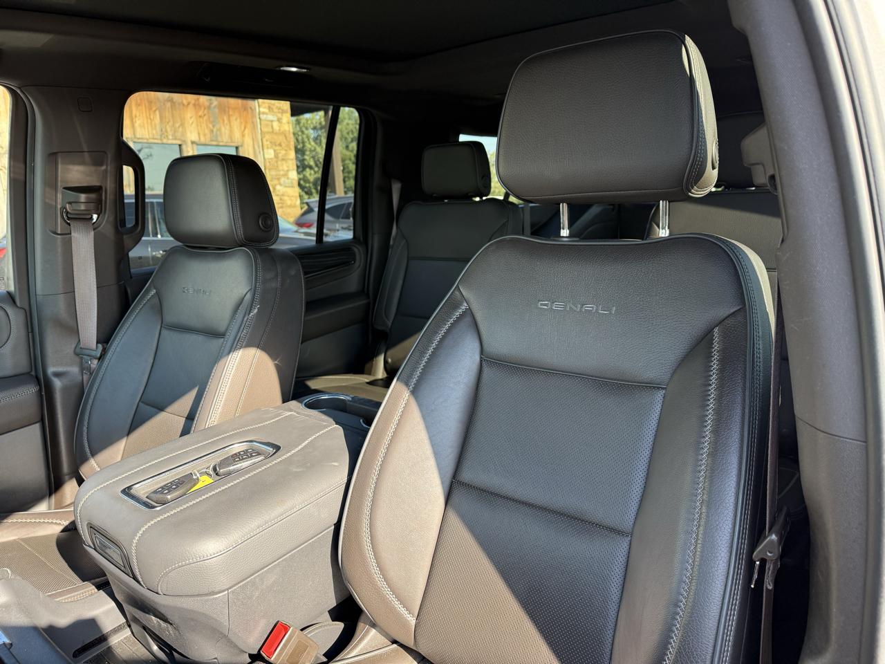 GMC Yukon XL Denali 4WD 2023
