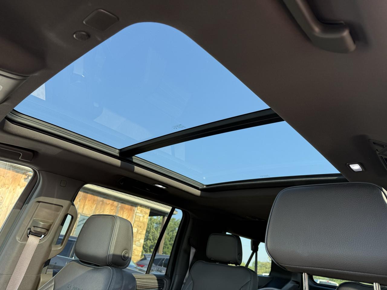 GMC Yukon XL Denali 4WD 2023