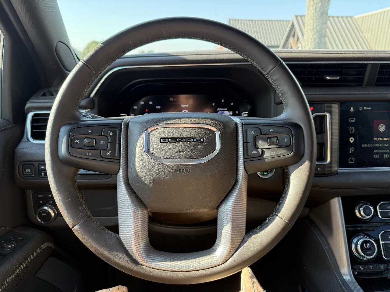 GMC Yukon XL Denali 4WD 2023
