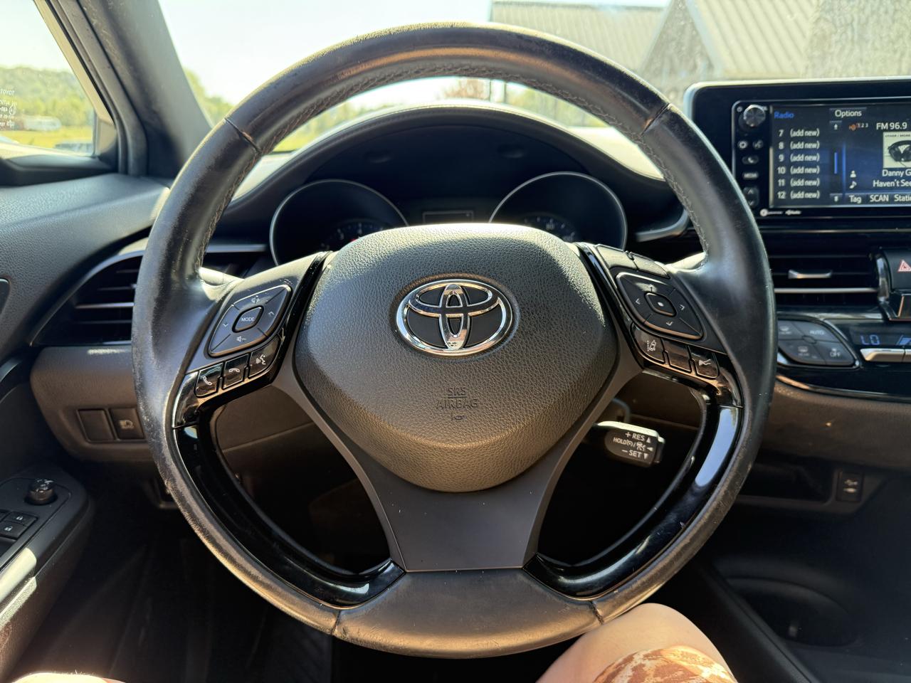 Toyota C-HR XLE 2018