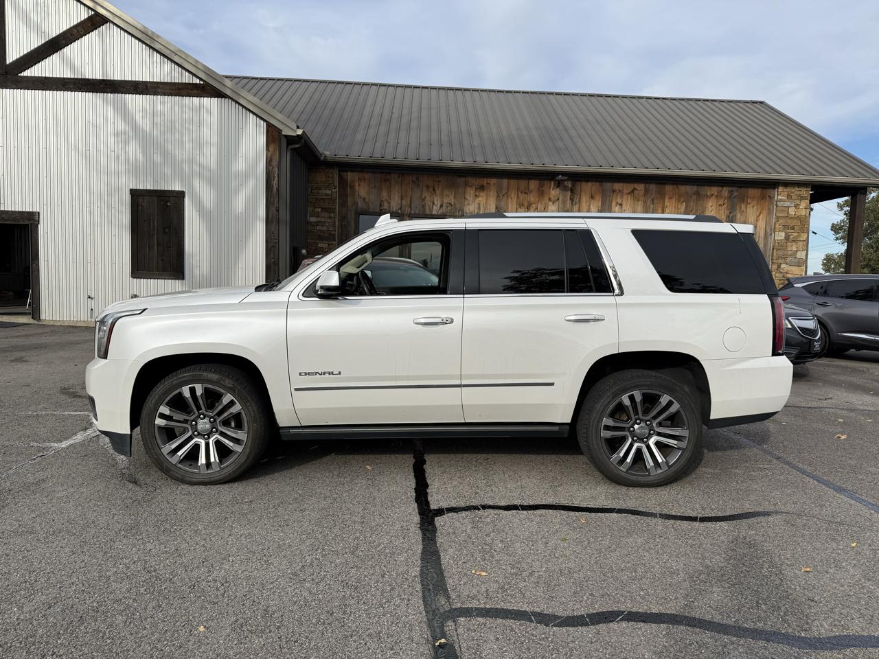 GMC Yukon Denali 4WD 2017