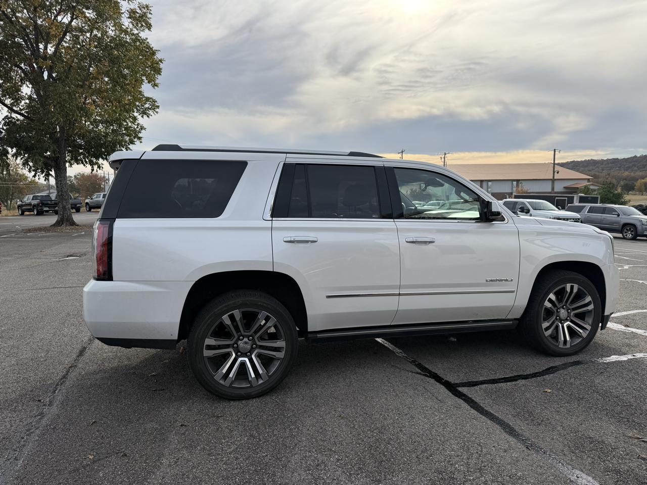 GMC Yukon Denali 4WD 2017