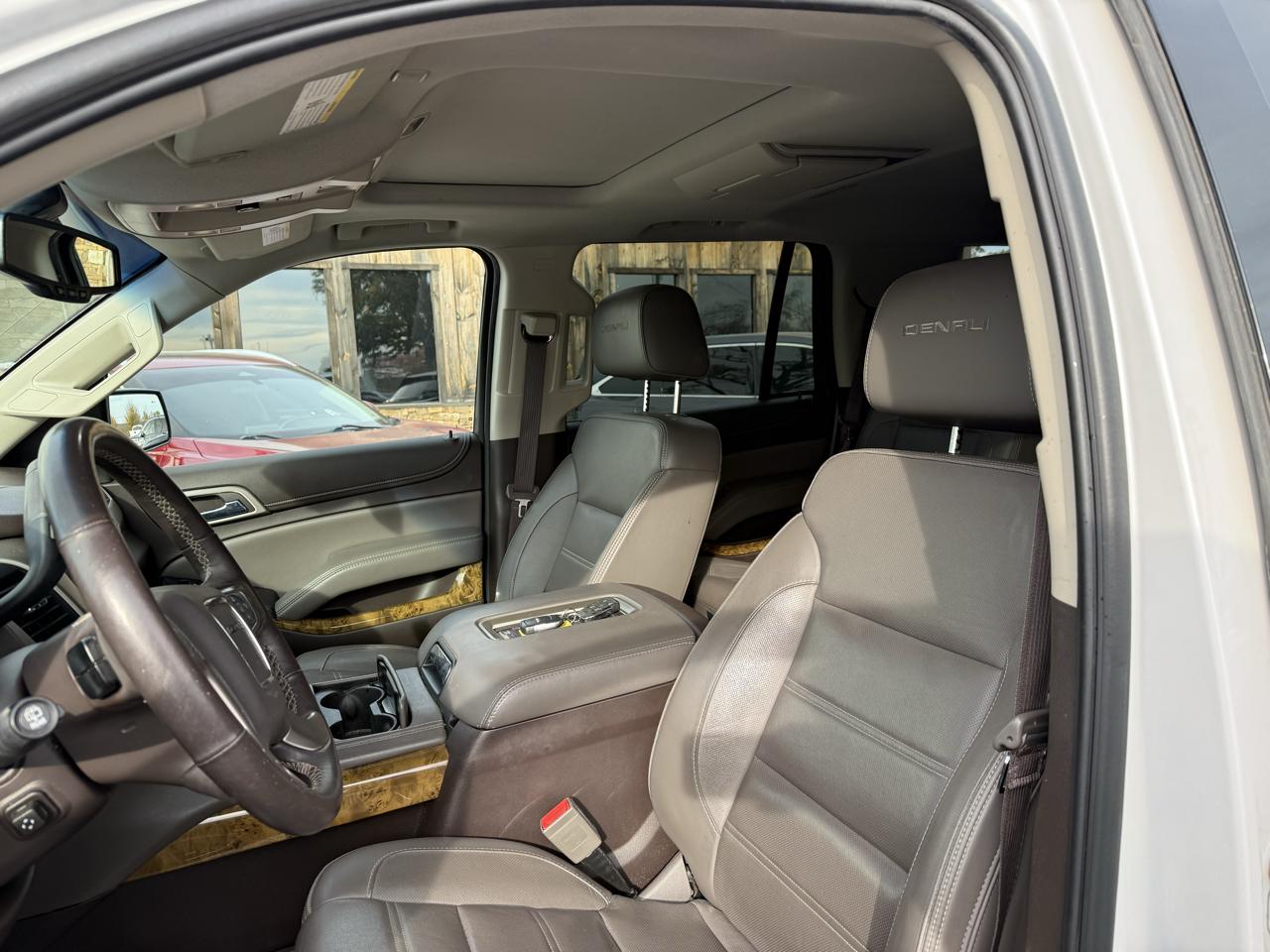 GMC Yukon Denali 4WD 2017